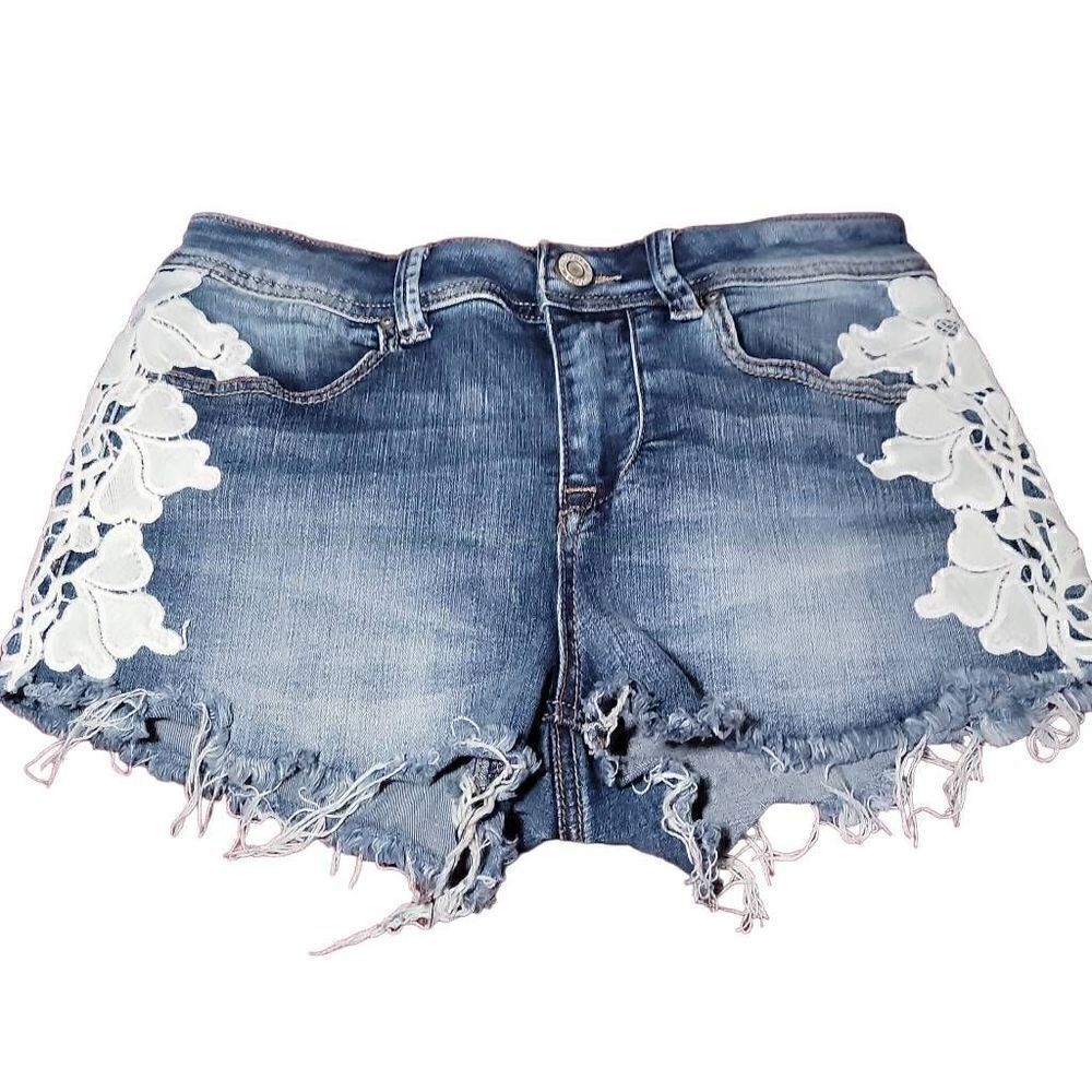 Indigo Rein jean short distressed